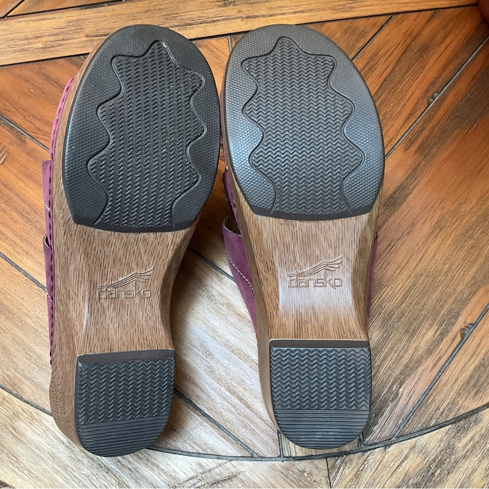 Dansko leather floral sandals. EUC - Picture 2 of 7